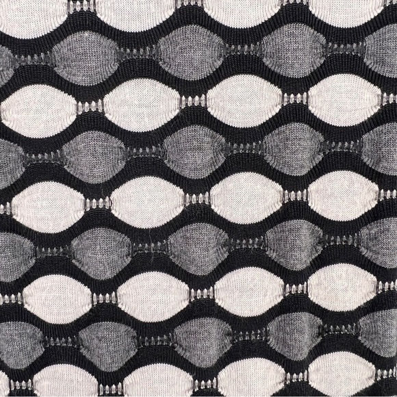 TIANELLO BY STEVE BARRAZA Black, white, gray shark bite tunic. ¾ sleeves scoop - Picture 3 of 5